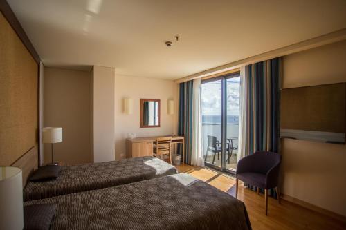 Postel nebo postele na pokoji v ubytování Antillia Hotel