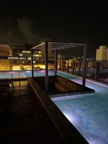 a nightime view of a building with a pavilion at Mardisa Design by Jess Hospedagens in João Pessoa