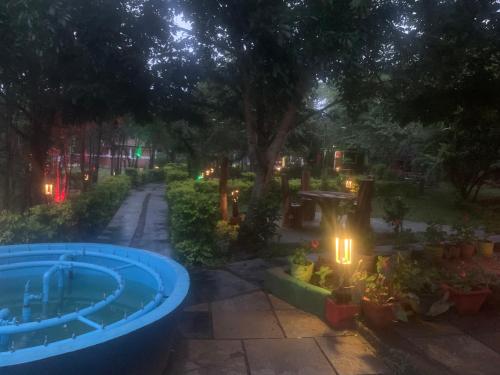 Ein Garten an der Unterkunft Chalets Resort Masinagudi