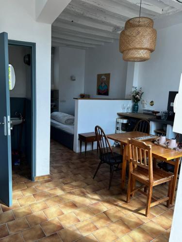 a kitchen and dining room with a table and chairs at Charmant studio au calme terrasse privée place de parking sécurisée in Angers