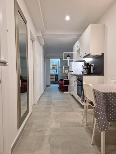 Kuchyňa alebo kuchynka v ubytovaní Apartment Cvita in city center