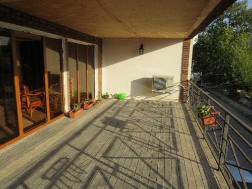 Un balcón o terraza de Kutaisi Center Guesthouse