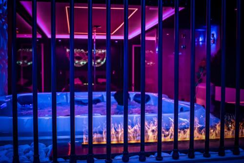 a cage with wine glasses in a room at LES SECRETS ROOMS, LOVE ROOM DE LUXE AVEC JACUZZI in Rivesaltes