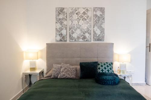 Postel nebo postele na pokoji v ubytování Luxusní a klidné ubytování v centru Karlových Varů