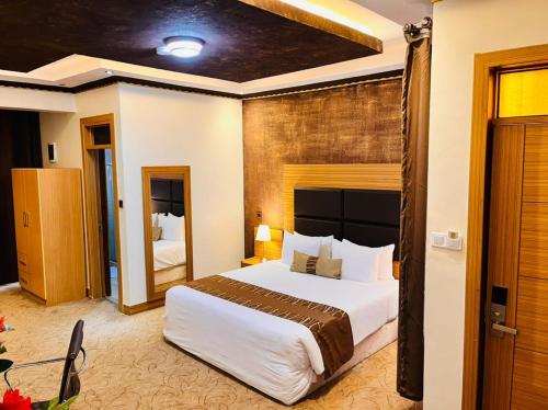 Kama o mga kama sa kuwarto sa Ndaru Luxury suites