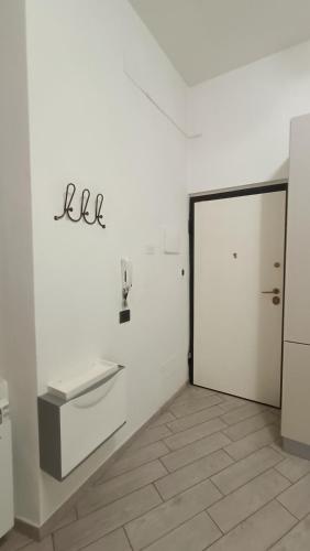 a white room with a white wall and a door at Il filo di Claudia in Savona