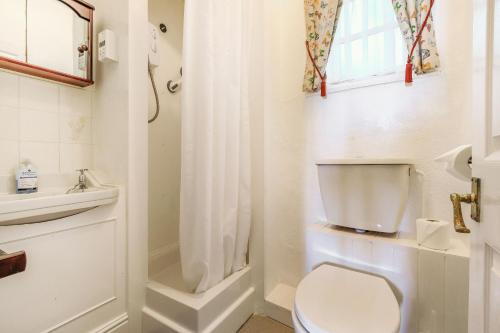 Ένα μπάνιο στο Clooneavin Apartment 8