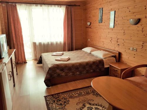 מיטה או מיטות בחדר ב-Karpatski Zori Hotel