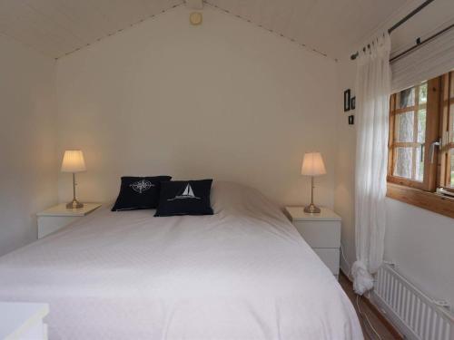 Postel nebo postele na pokoji v ubytování Holiday home Mönsterås VII