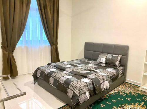 Katil atau katil-katil dalam bilik di 13StayCation Islamic Homestay