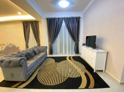 TV a/nebo společenská místnost v ubytování 13StayCation Islamic Homestay