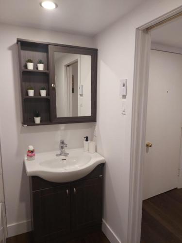 a bathroom with a sink and a mirror at Motel LA RÉFÉRENCE in Trois-Rivières