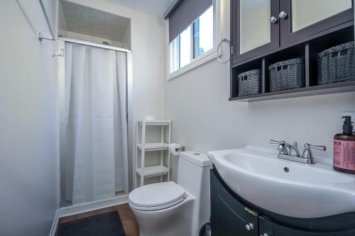 Koupelna v ubytování Adrians Wasaga Beach