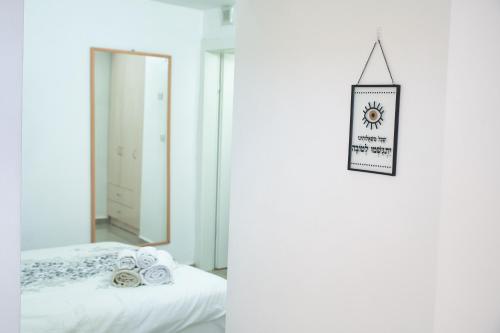 a bedroom with a bed and a mirror at oded Inviting housing in Jerusalem