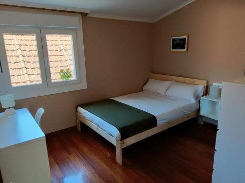 A bed or beds in a room at Rodeira