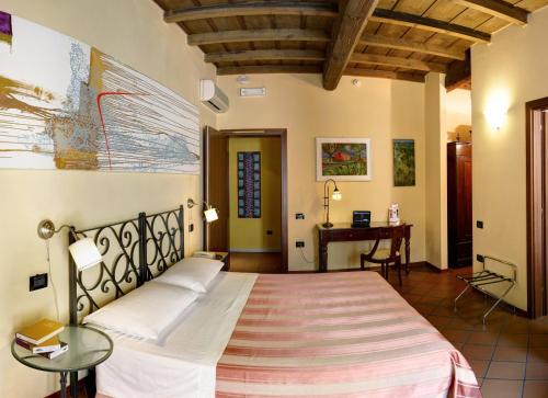 Кровать или кровати в номере Hotel De Prati