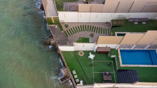 Bazén v ubytování Wave Resort nebo v jeho okolí