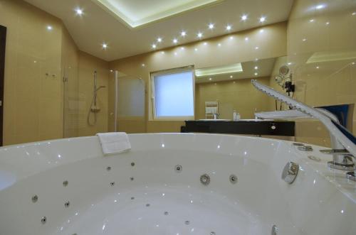 Arcanum Hotelにあるバスルーム