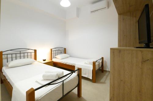 Фотография из галереи Dinos Apartments в Василиках