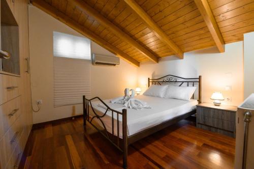 Postel nebo postele na pokoji v ubytování Dinos Apartments