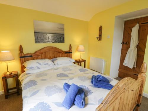 En eller flere senge i et værelse på Bodorwel Cottage
