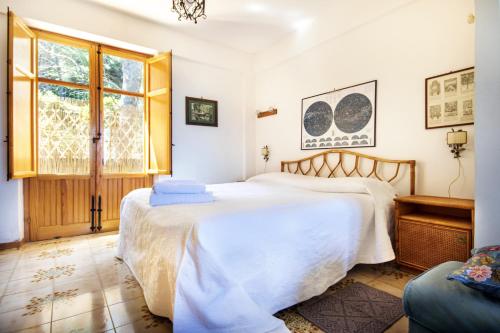 Een bed of bedden in een kamer bij Villa Addaura Mondello con Vista Mare