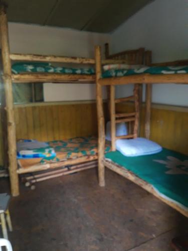 a bedroom with two bunk beds in a room at Хижа Ловна в Рила in Panichishte