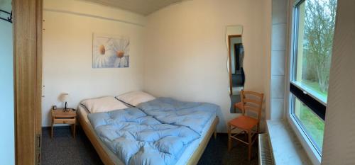 Tempat tidur dalam kamar di "Ferienhof Alte Mühle" M 1