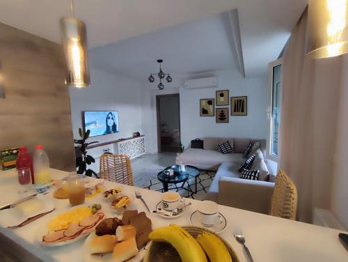 a living room with a table with bananas on it at Ideal Appart El Wahat VIP in El Aouina