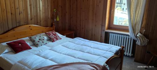 A bed or beds in a room at Agriturismo Au Jardin Fleuri