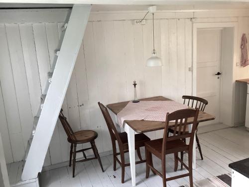 a dining room with a table and chairs at Grandmothers cosy Farmhouse in Fredvang