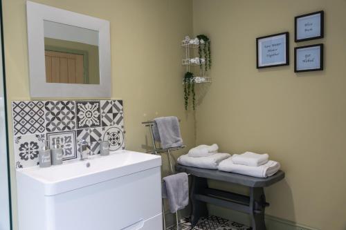 a bathroom with a sink and a mirror at Acorn Apartment in York