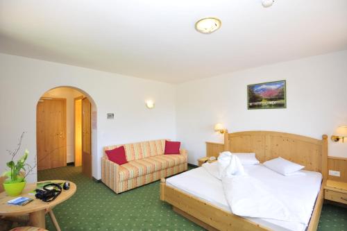 Ένα ή περισσότερα κρεβάτια σε δωμάτιο στο Hotel Weger