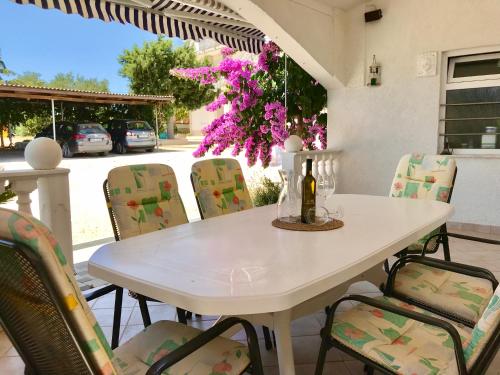 a white table and chairs on a patio at Apartmani Veronika in Jezera