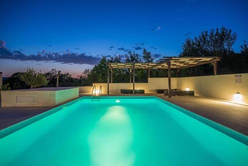 KruševoにあるHoliday home with swimming pool Villa Camelliaのギャラリーの写真