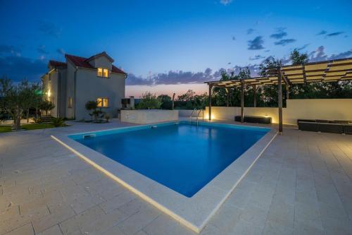 Holiday home with swimming pool Villa Camellia