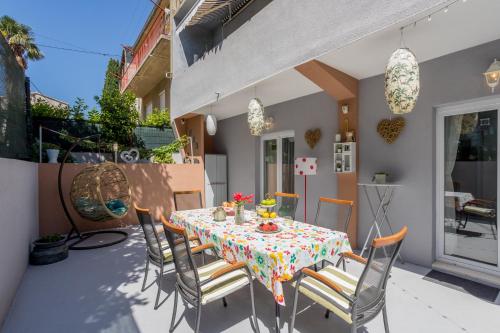 Balkón nebo terasa v ubytování Dalmatian 230m2 with pool and garden near the old town for families