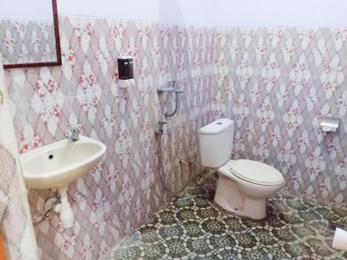 Koupelna v ubytování Sritanjung Homestay