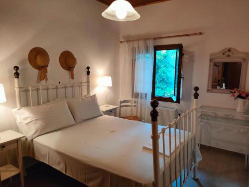 Postel nebo postele na pokoji v ubytování Armonia & Anemos Family Apartments