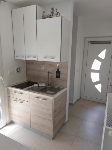 Η κουζίνα ή μικρή κουζίνα στο Apartments Alexandra