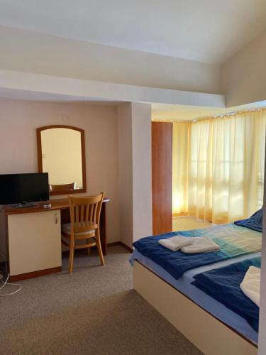Katil atau katil-katil dalam bilik di Family hotel Neptun - Lozenets