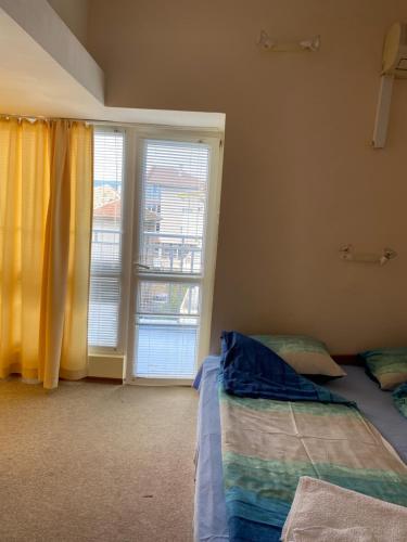 Katil atau katil-katil dalam bilik di Family hotel Neptun - Lozenets