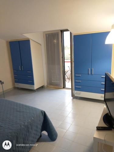 a bedroom with blue cabinets and a bed at IDA S Apartament in Pontecagnano