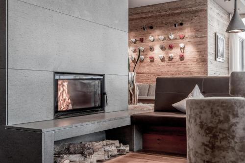 a living room with a fireplace and a couch at Hotel Weisses Lamm in See