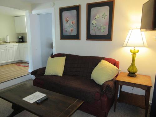 a living room with a couch and a table at McGregor Inn Motel in Saratoga Springs