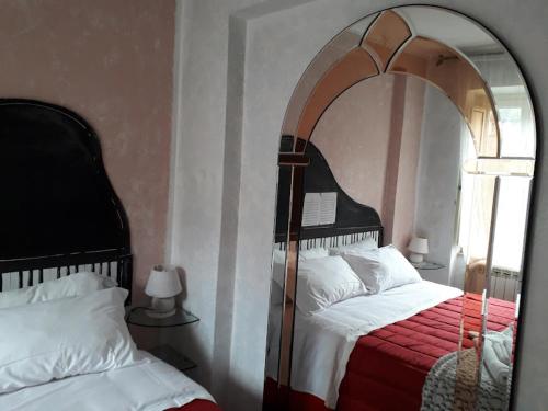 a bedroom with a large bed with a large mirror at In Vacanza a Gaeta - Il Nido dell'Artista in Gaeta