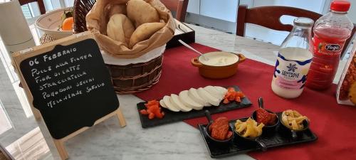 a table with some food and a basket of bread at U'Panare in Taranto