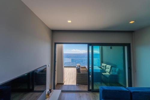 FLH Amazing Ocean View with Balcony