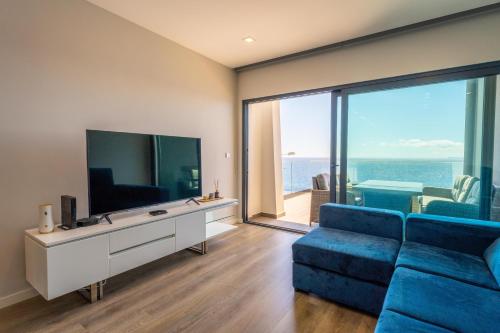 FLH Amazing Ocean View with Balcony