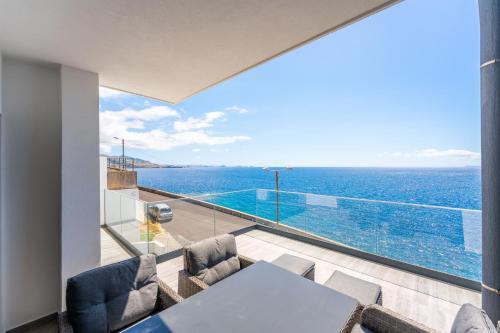 FLH Amazing Ocean View with Balcony